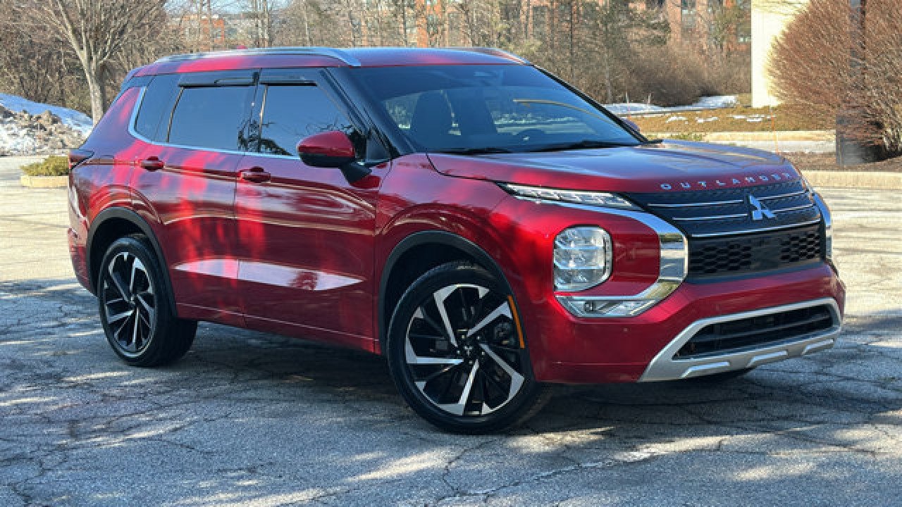 Used 2022 Mitsubishi Outlander SEL image 1