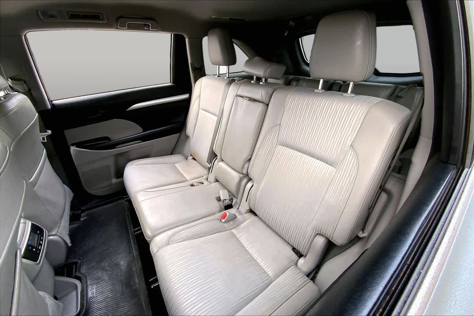 Used 2017 Toyota Highlander Plus FWD image 20