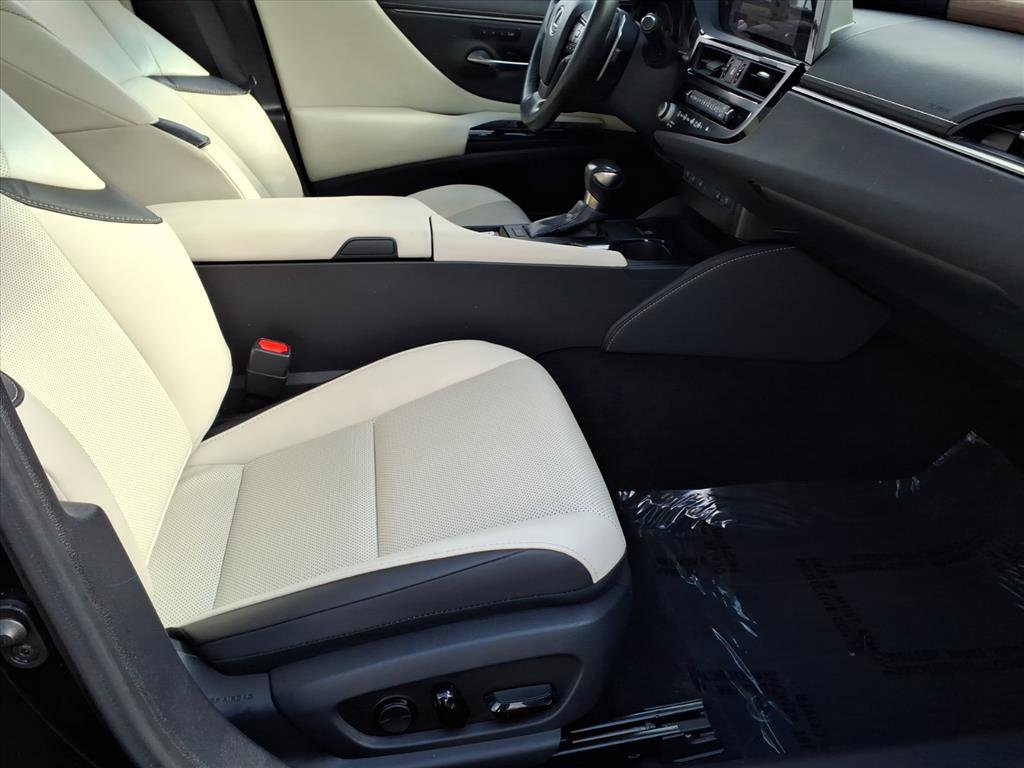 Certified 2023 Lexus ES 250 w/ Premium Package image 9