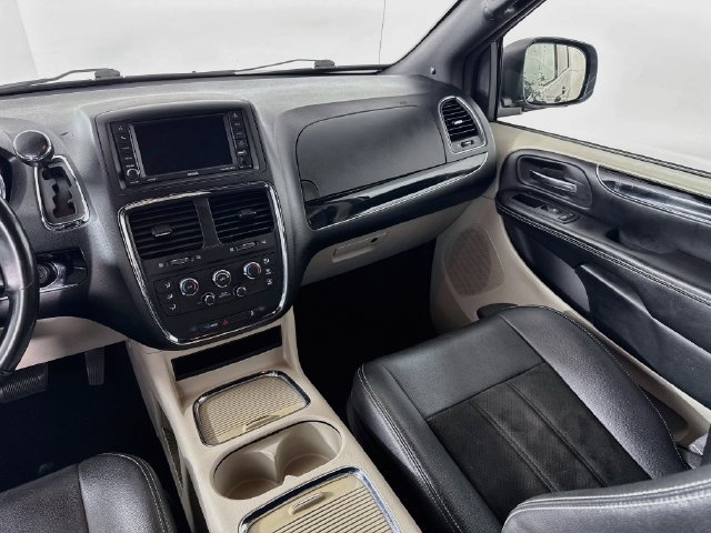 Used 2020 Dodge Grand Caravan SXT FWD image 21