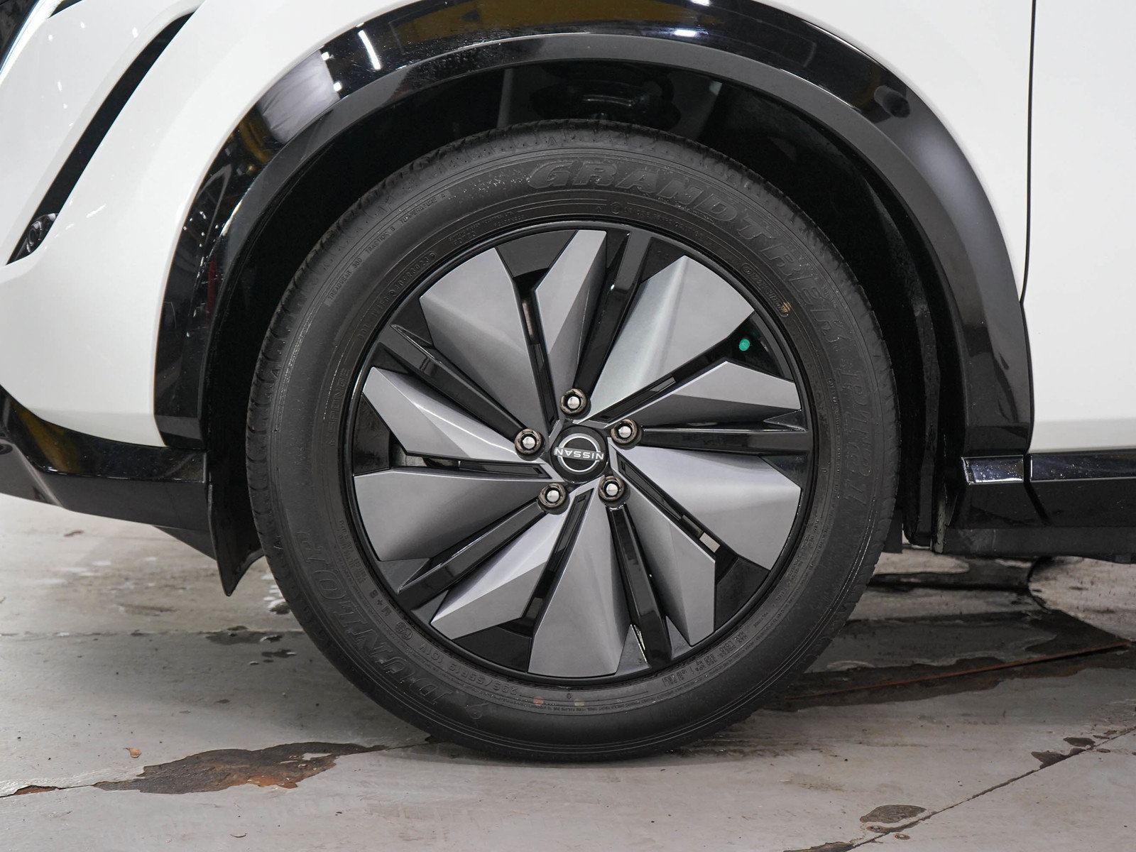 Used 2024 Nissan Ariya AWD image 29
