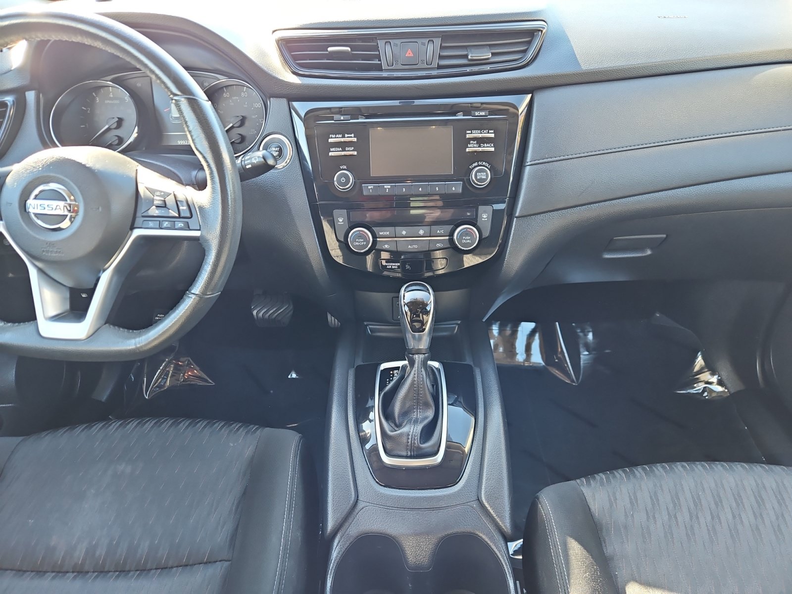 Used 2017 Nissan Rogue SV FWD image 11