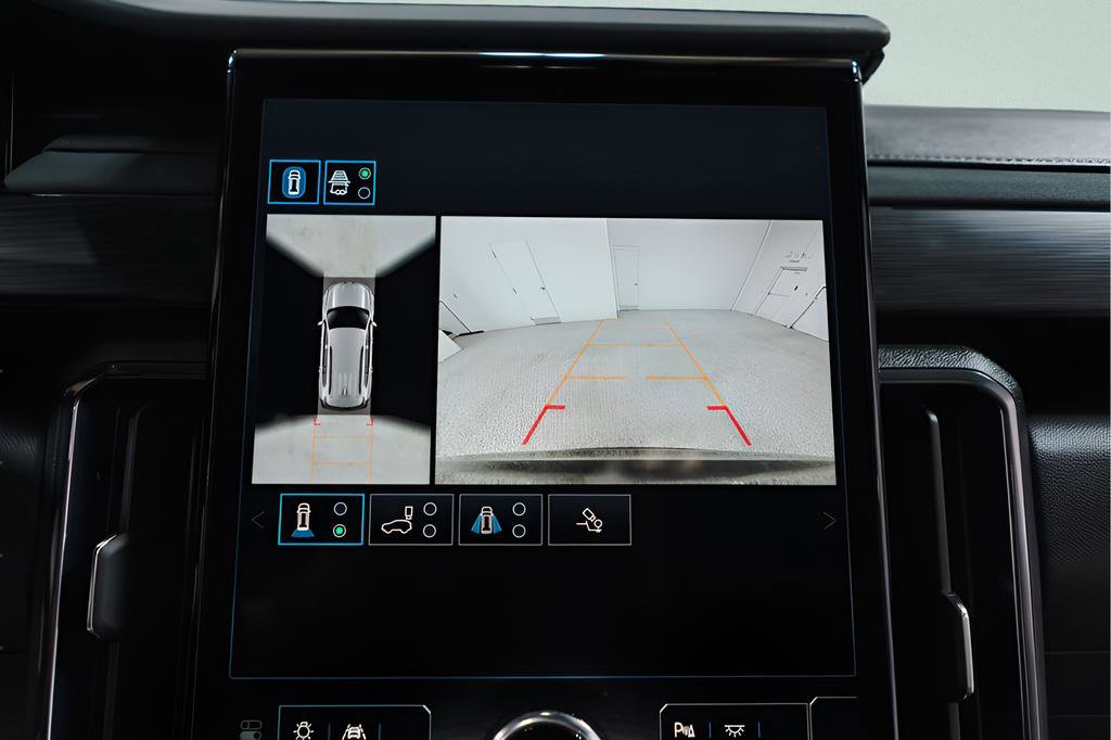 Used 2025 GMC Acadia AT4 w/ Luxury Package image 17