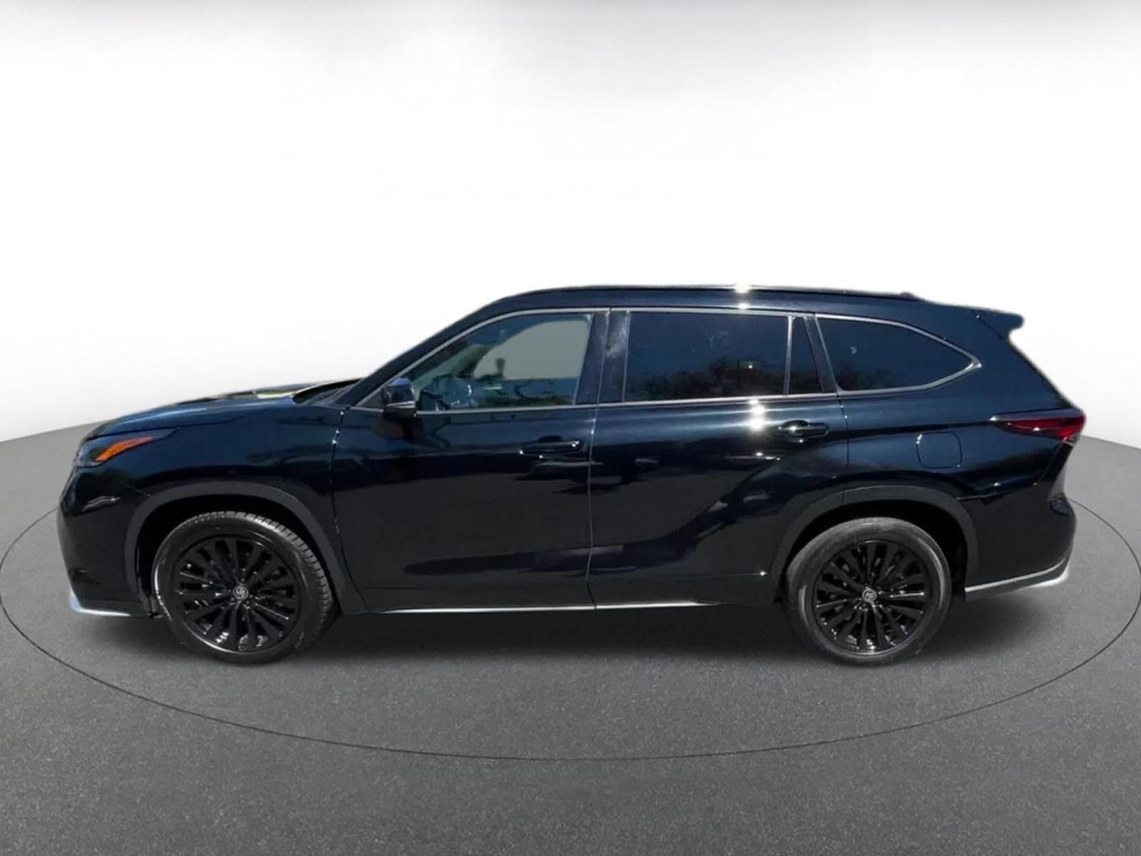 Used 2025 Toyota Highlander XSE AWD/4WD image 7