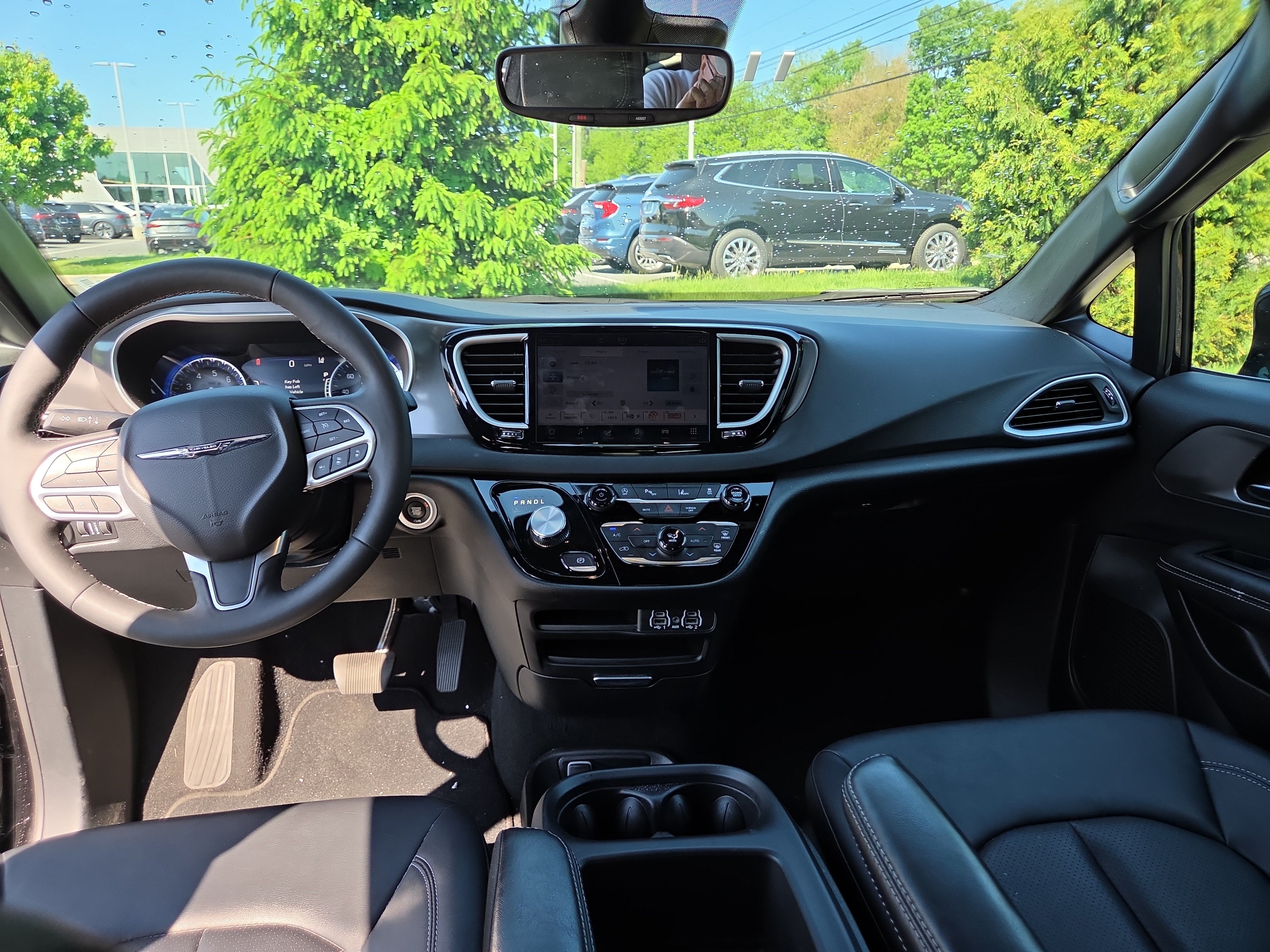 Used 2025 Chrysler Pacifica Select FWD image 6
