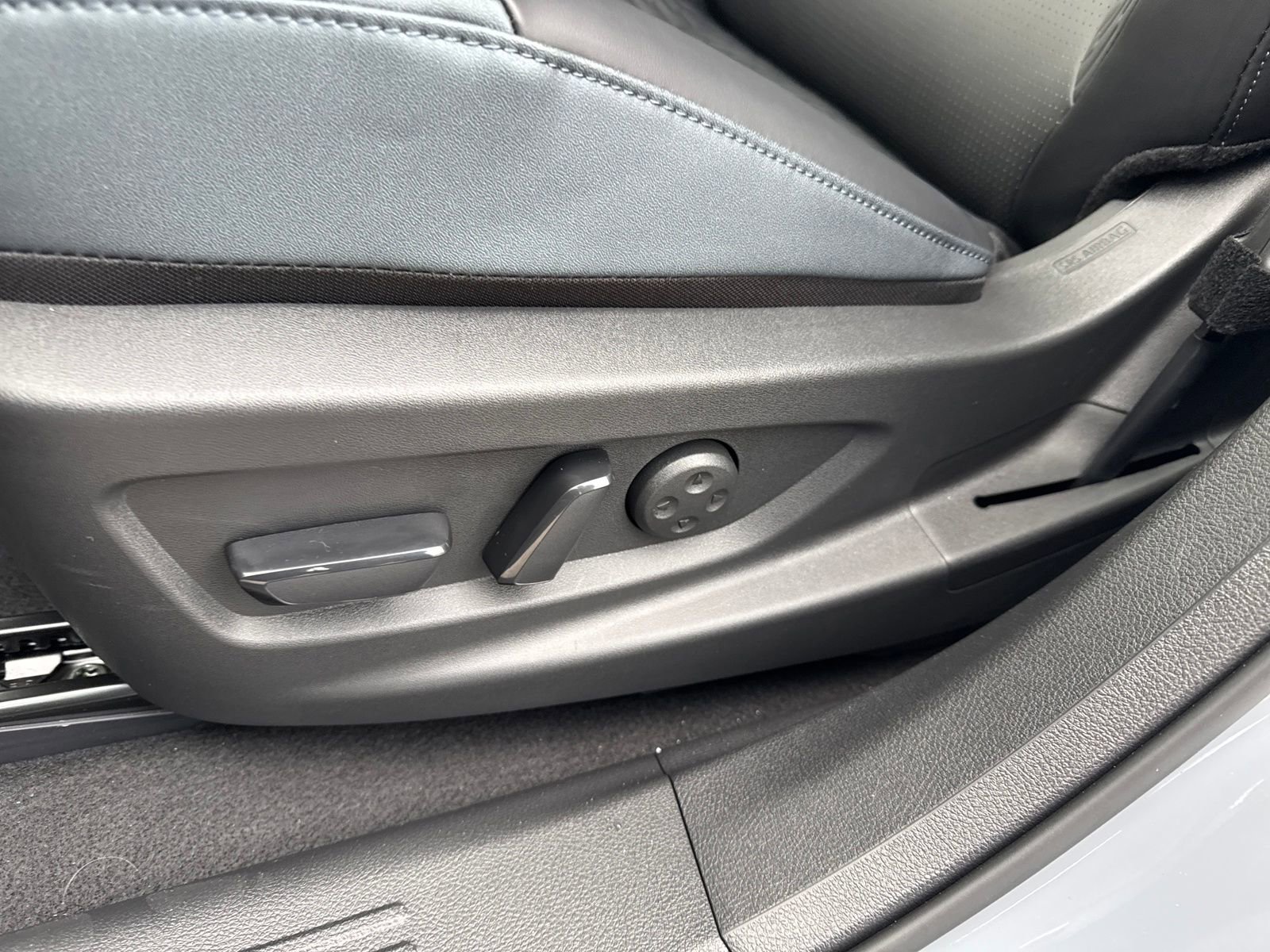 New 2026 Nissan Leaf Platinum+ image 25