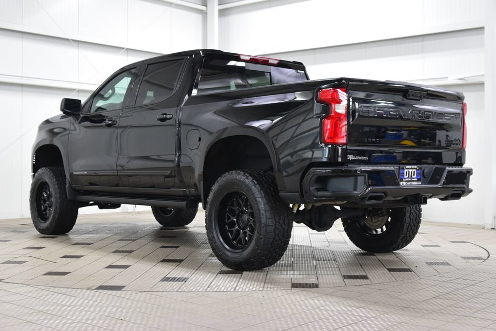 Used 2025 Chevrolet Silverado 1500 High Country w/ Midnight Edition AWD/4WD image 5