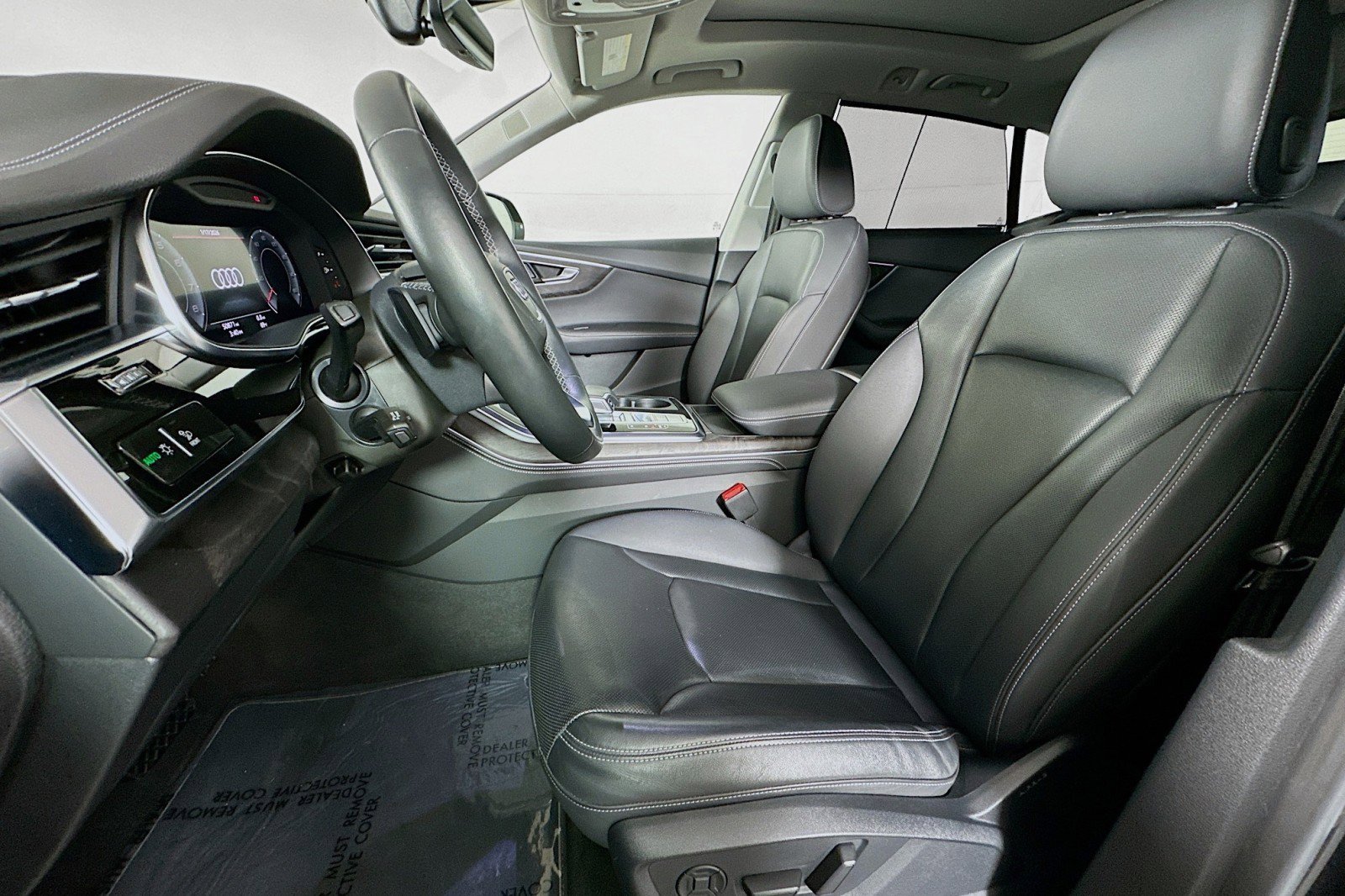 Used 2023 Audi Q8 Prestige w/ Prestige Package image 18