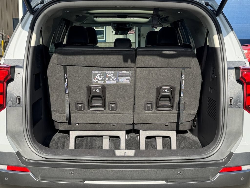 Used 2025 Kia Carnival SX w/ SX Dark Edition Package FWD image 22