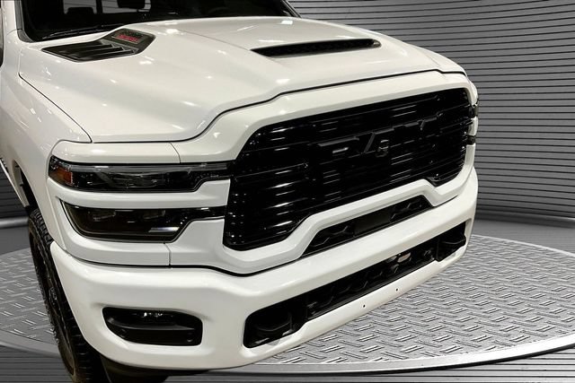 Used 2025 RAM 2500 Laramie AWD/4WD image 33