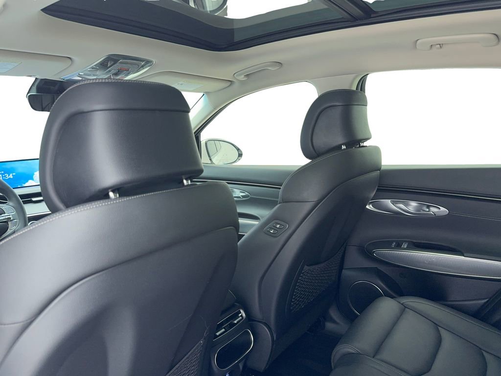 Used 2024 Genesis GV70 2.5T w/ Select Package image 40