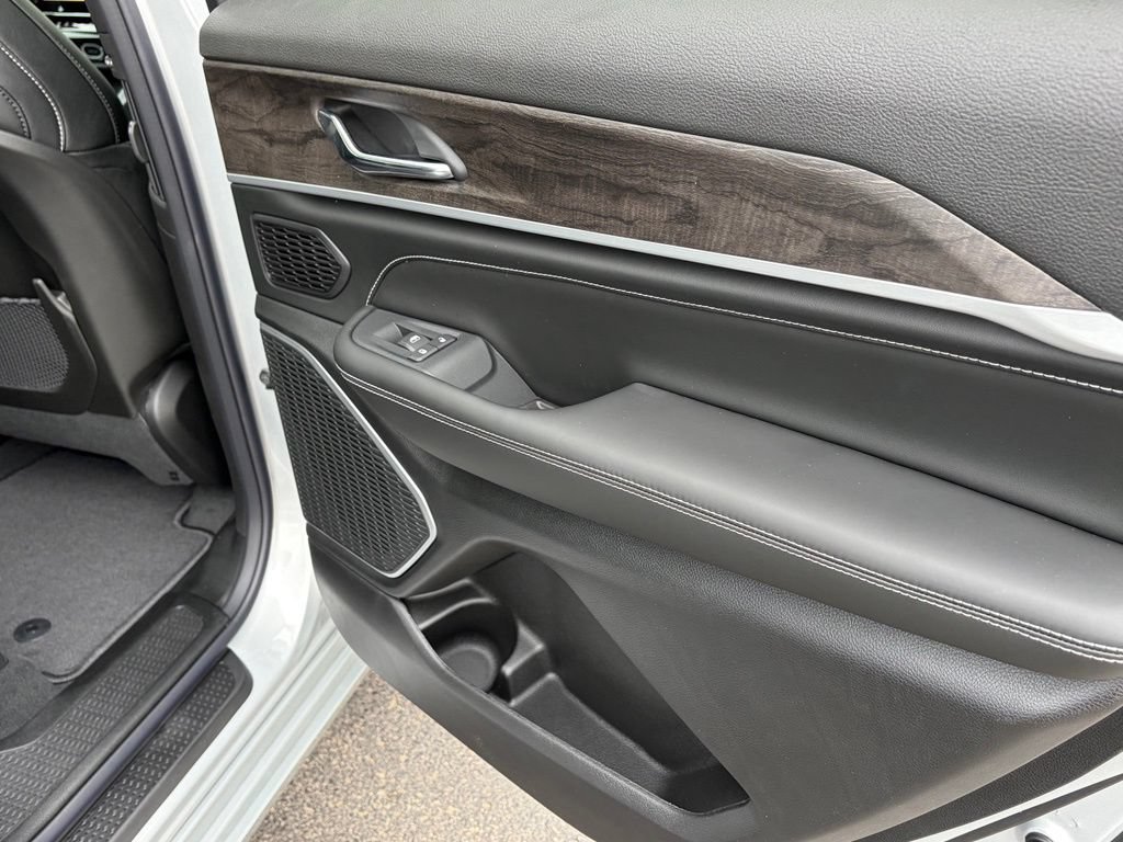 New 2026 Jeep Grand Cherokee L Limited AWD/4WD image 19