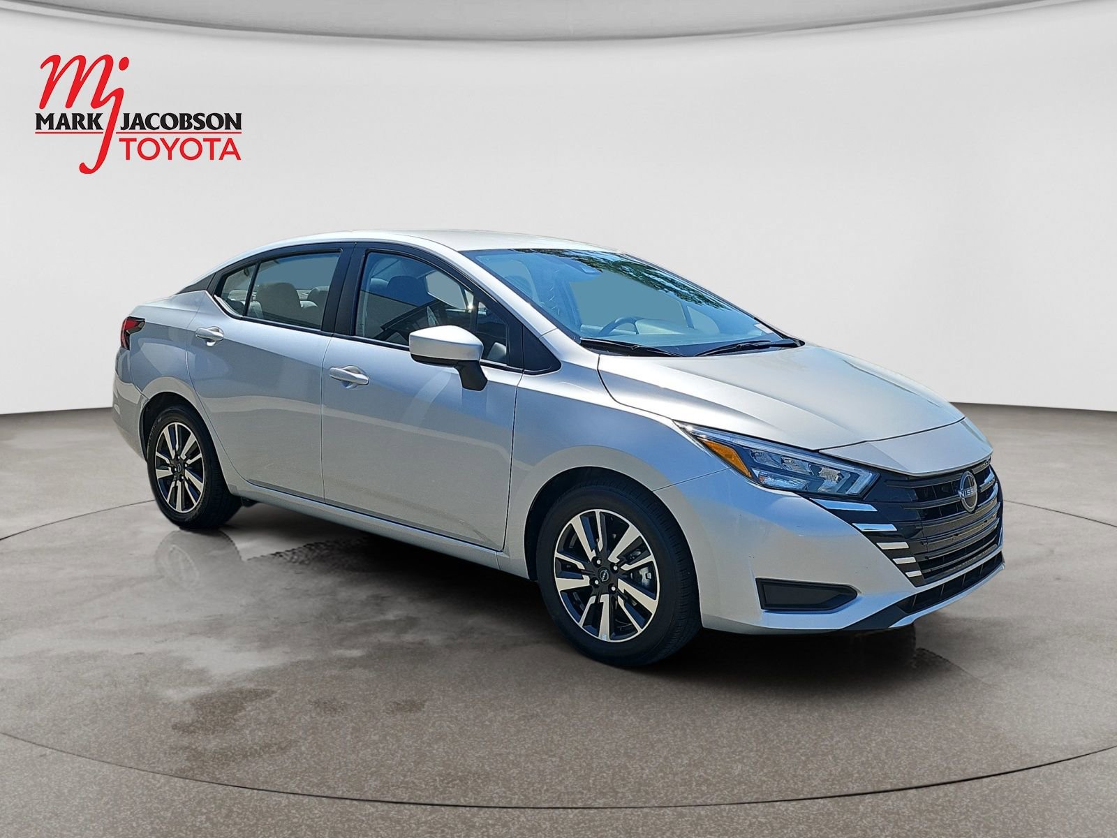 Used 2025 Nissan Versa SV FWD image 3