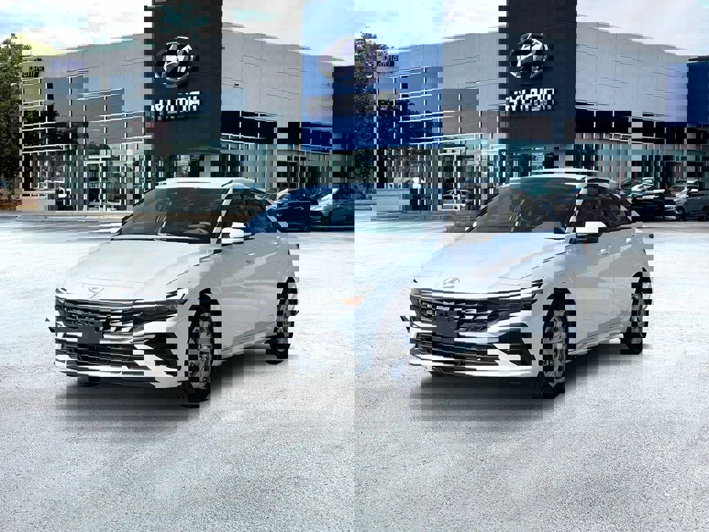New 2025 Hyundai Elantra SE