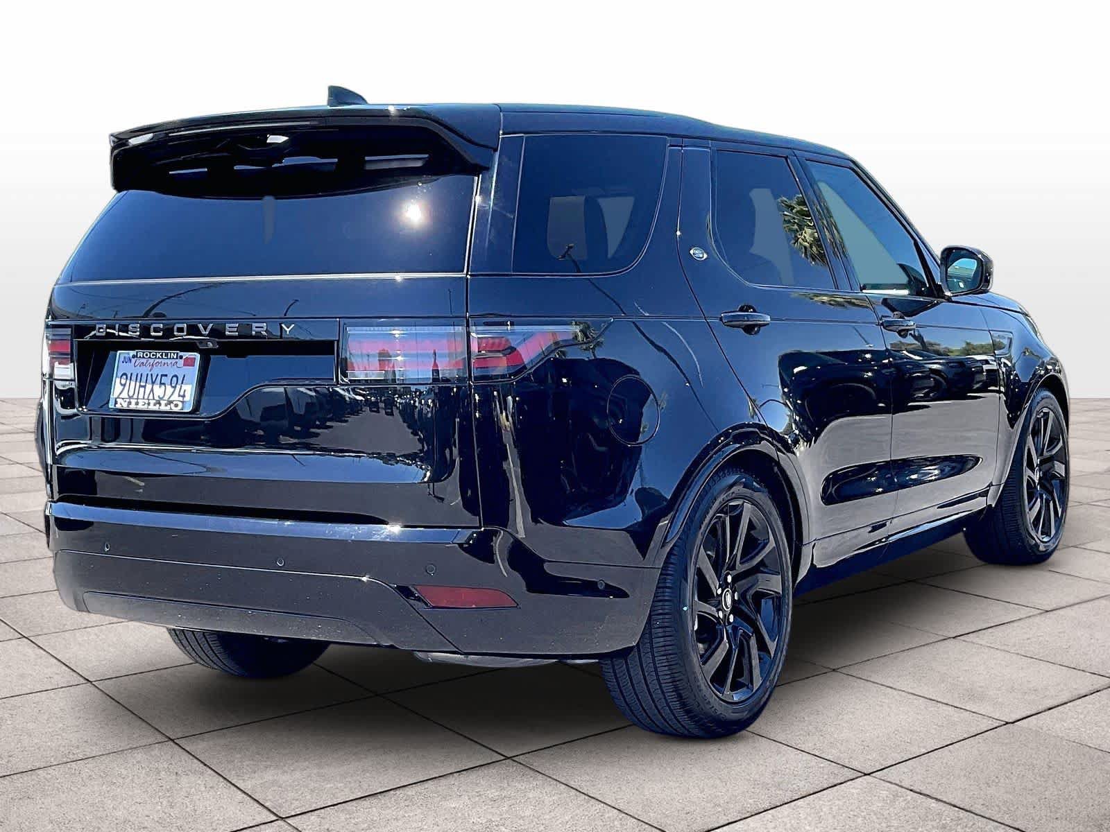 Used 2025 Land Rover Discovery Dynamic SE AWD/4WD image 16