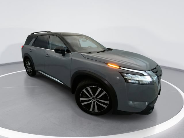 Used 2024 Nissan Pathfinder Platinum w/ Cargo Package
