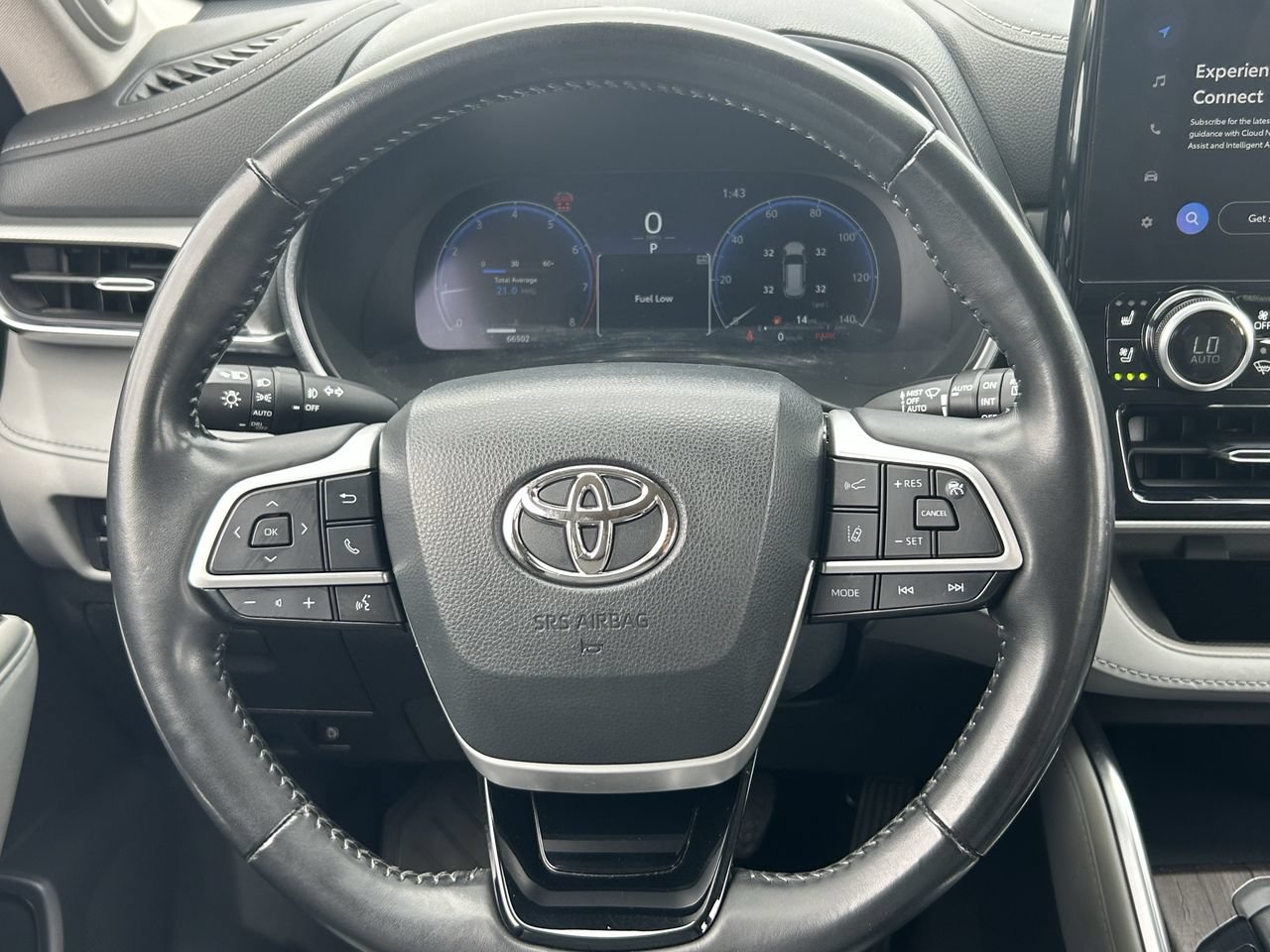 Used 2023 Toyota Highlander Platinum FWD image 28