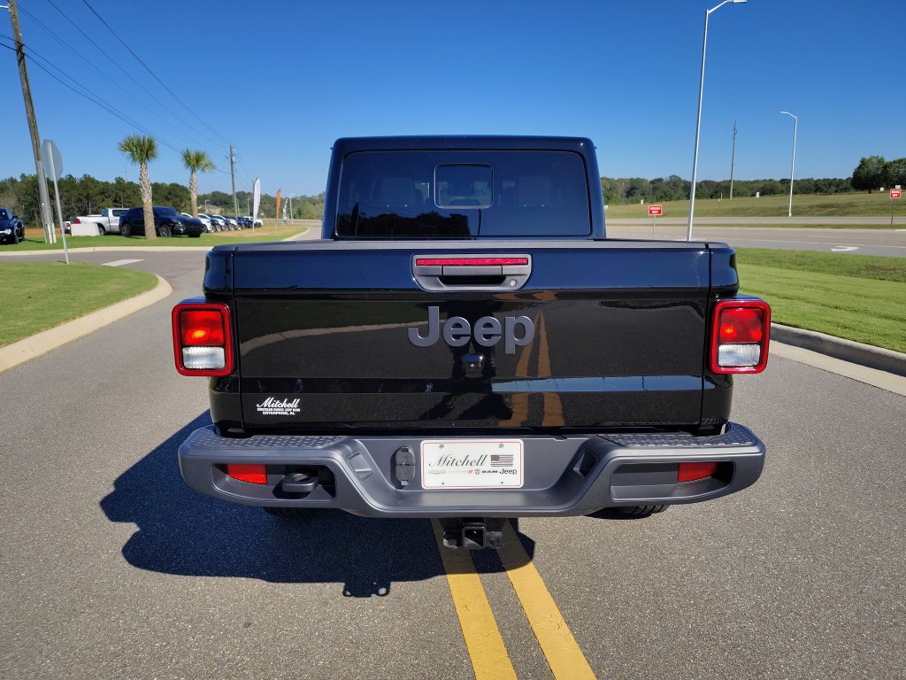 New 2025 Jeep Gladiator Sport w/ Premium Package AWD/4WD image 6
