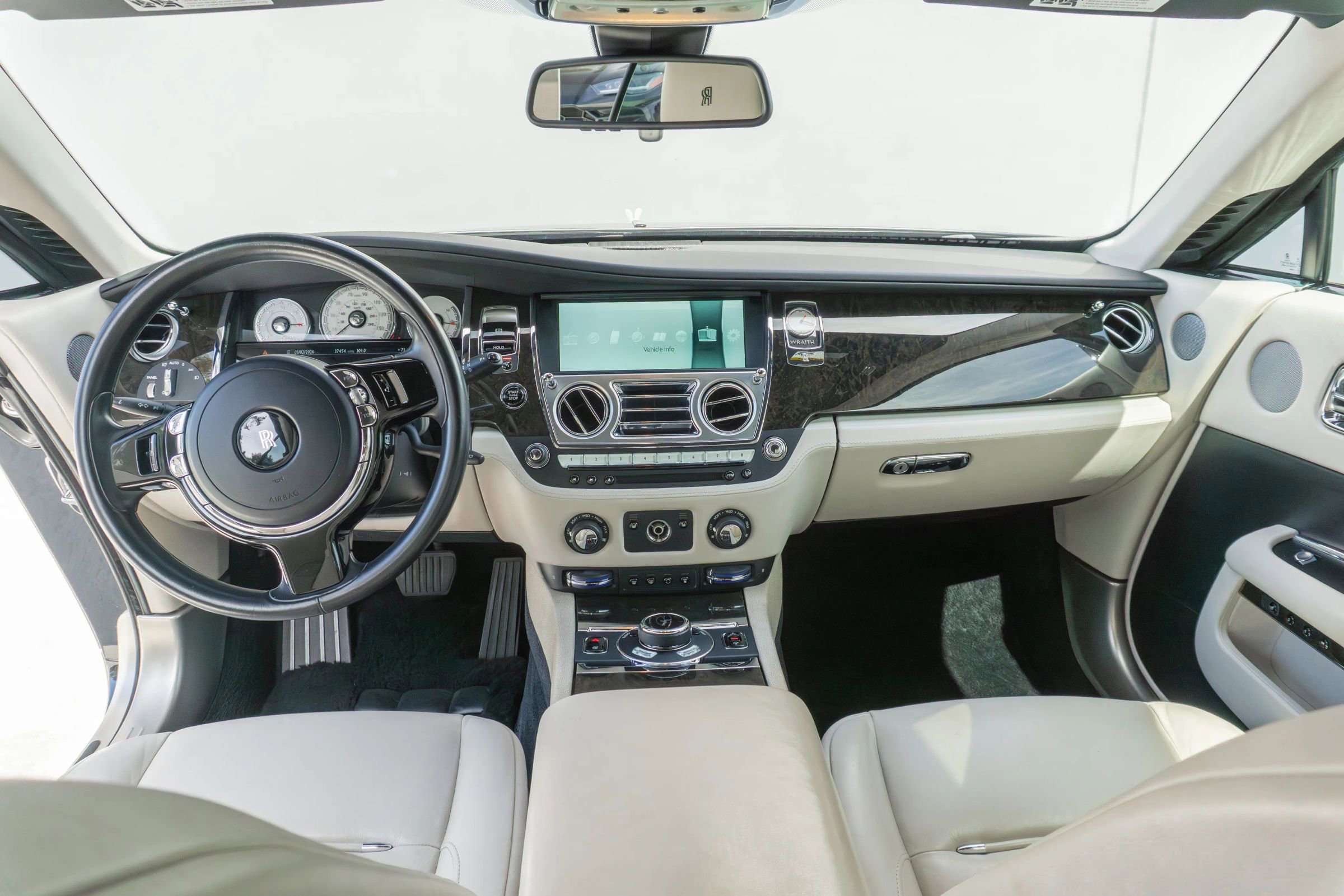Used 2016 Rolls-Royce Wraith RWD image 15