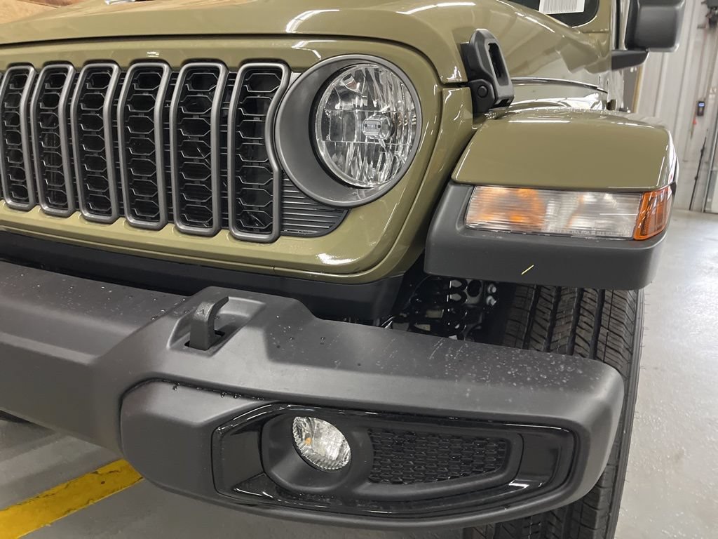 New 2026 Jeep Gladiator Sport AWD/4WD image 5