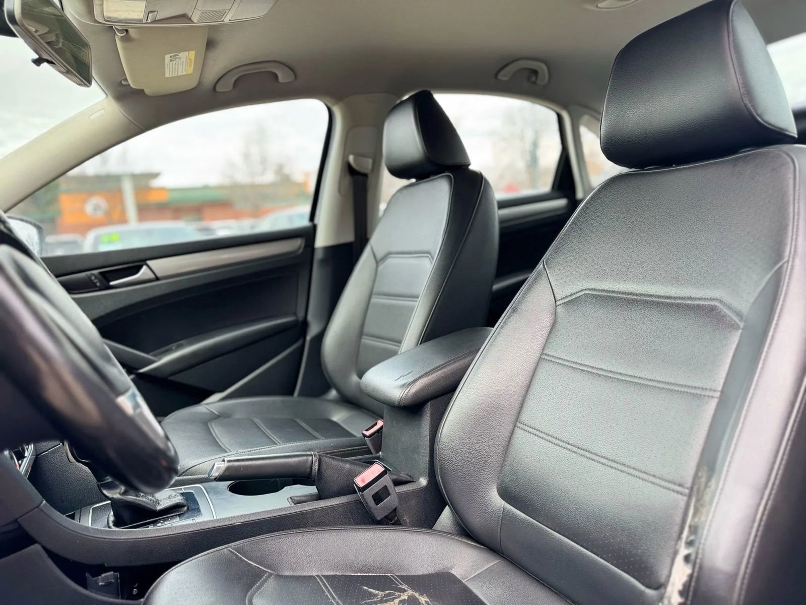 Used 2015 Volkswagen Passat 1.8T Limited Edition image 9