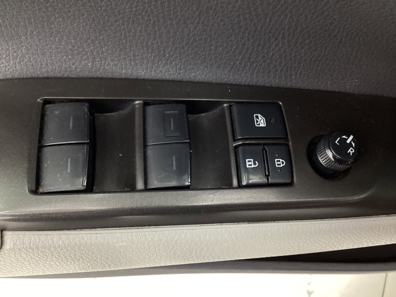 Used 2020 Toyota Camry SE image 37