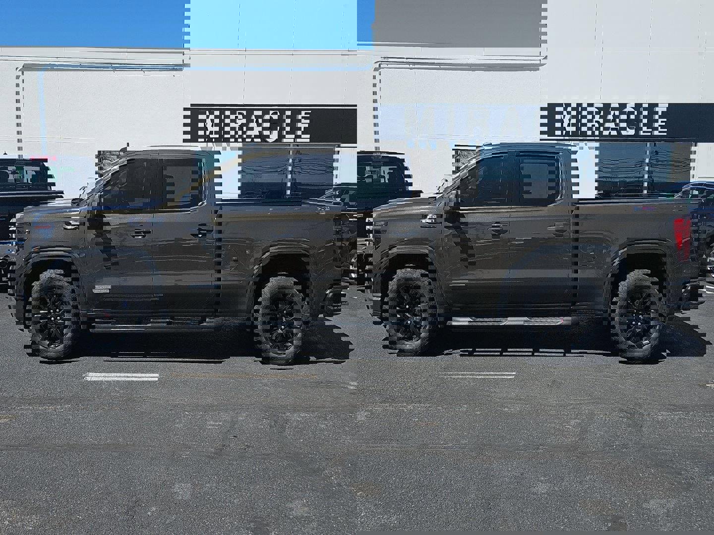 Used 2023 GMC Sierra 1500 Elevation image 3