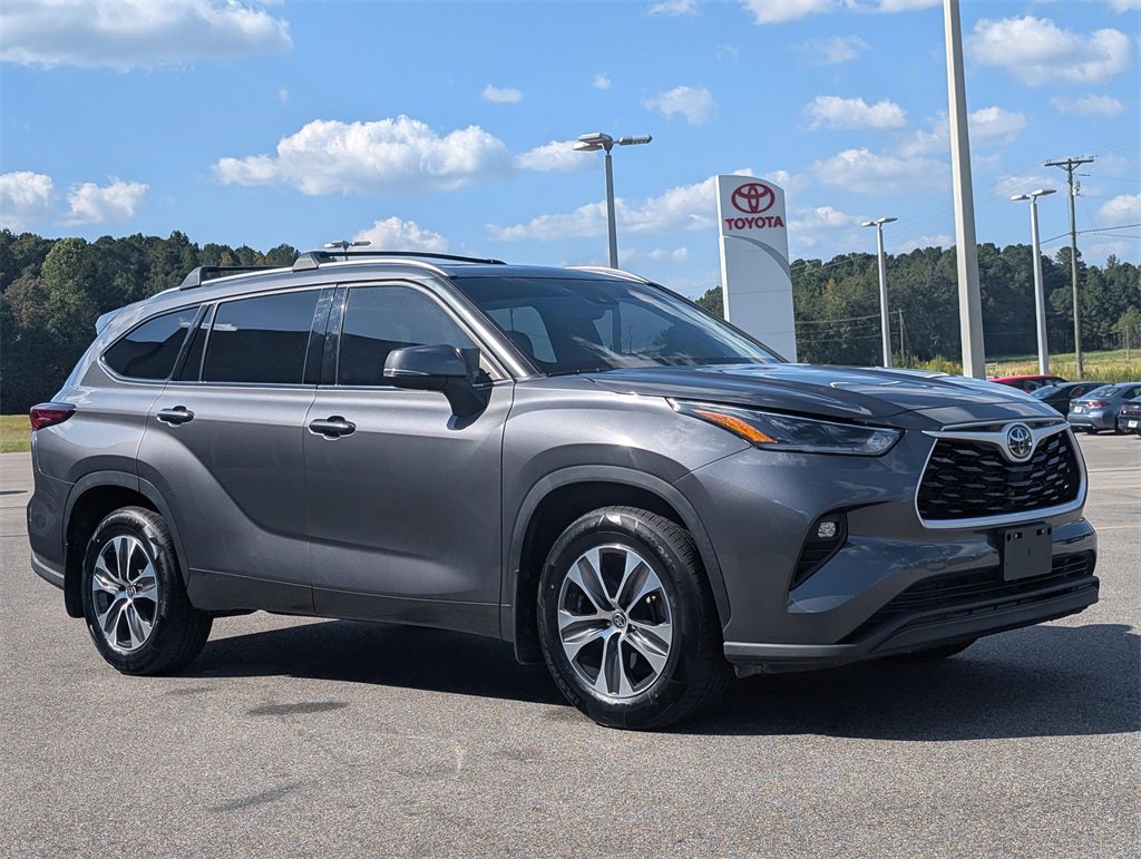 Used 2021 Toyota Highlander XLE image 6