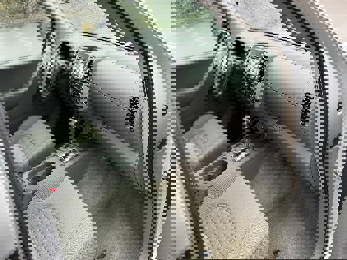 Used 2018 Nissan Frontier S image 20