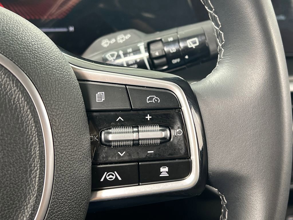 Used 2025 Kia Sorento S image 16