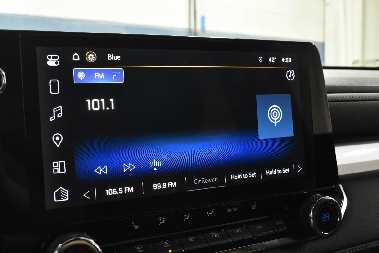 Used 2023 Chevrolet Colorado LT w/ LT Convenience Package II image 18