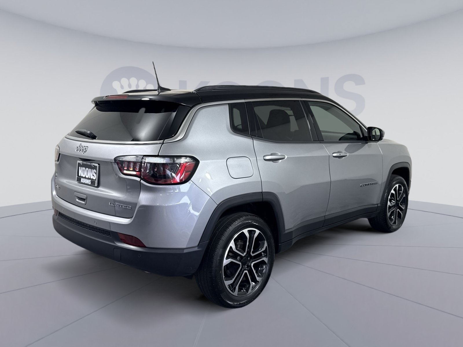 Used 2024 Jeep Compass Limited w/ Sun and Sound Group AWD/4WD image 7