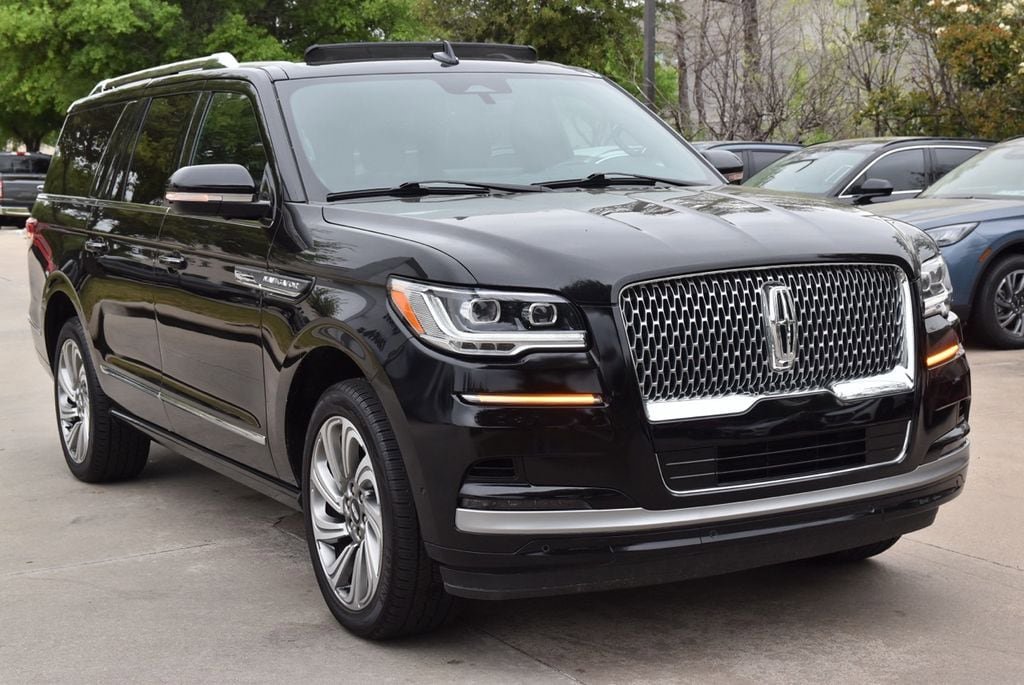 Used 2024 Lincoln Navigator L 4WD image 6