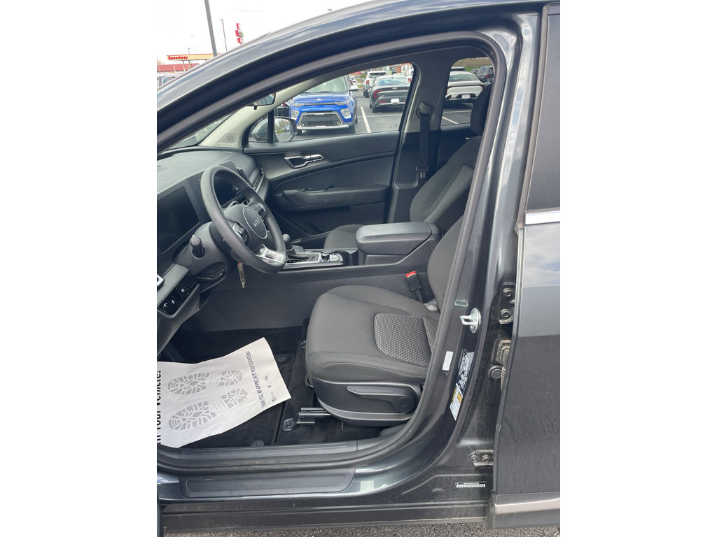 Used 2025 Kia Sportage LX image 11