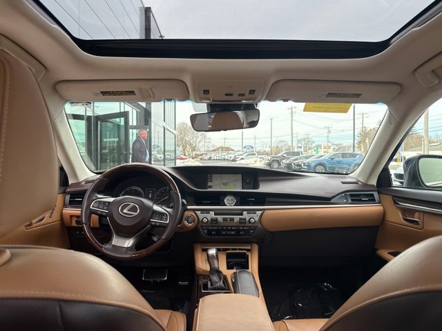 Used 2017 Lexus ES 350 w/ Luxury Package image 12