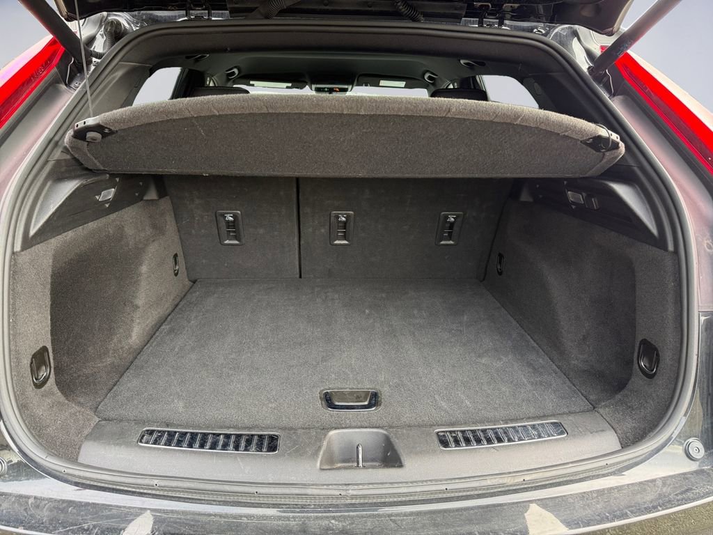 Used 2024 Cadillac XT4 Premium Luxury image 19