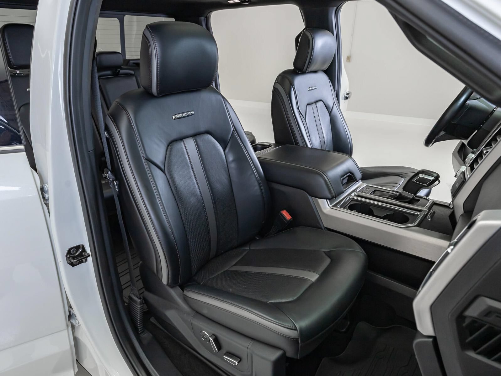 Used 2020 Ford F150 Platinum w/ Equipment Group 701A Luxury AWD/4WD image 32