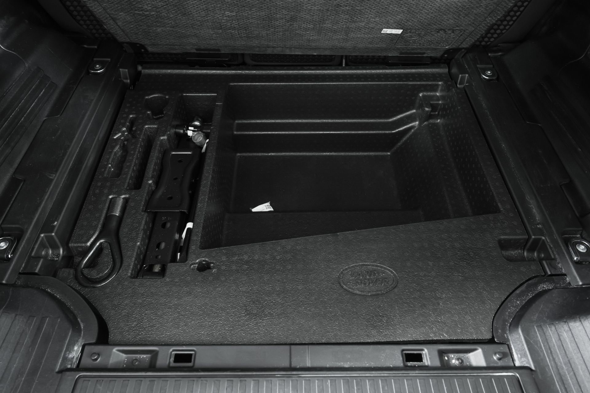 Used 2025 Land Rover Defender 110 S image 94