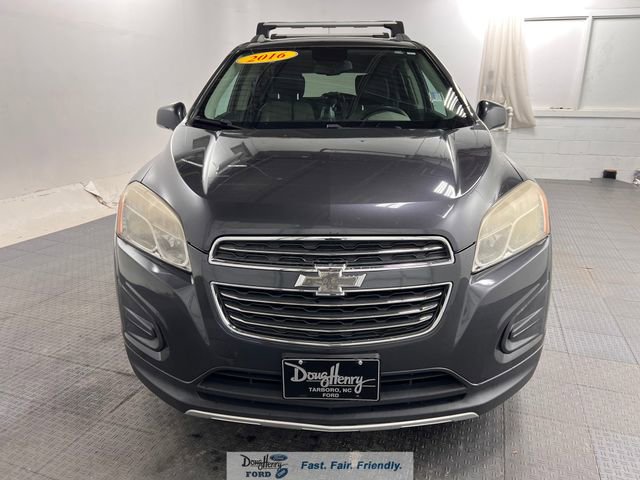 Used 2016 Chevrolet Trax LT w/ LT Convenience Package FWD image 2