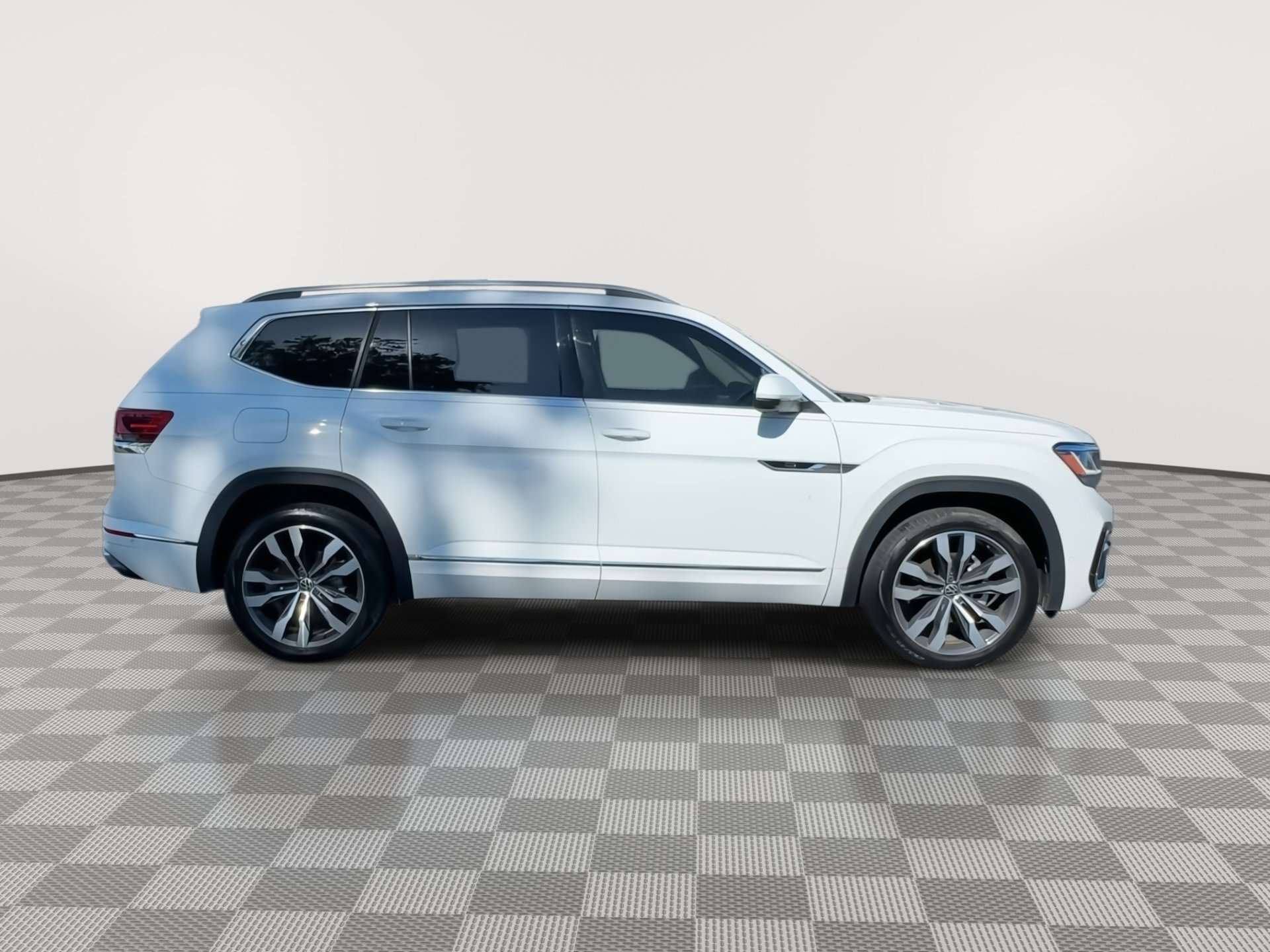 Used 2022 Volkswagen Atlas SEL Premium image 2