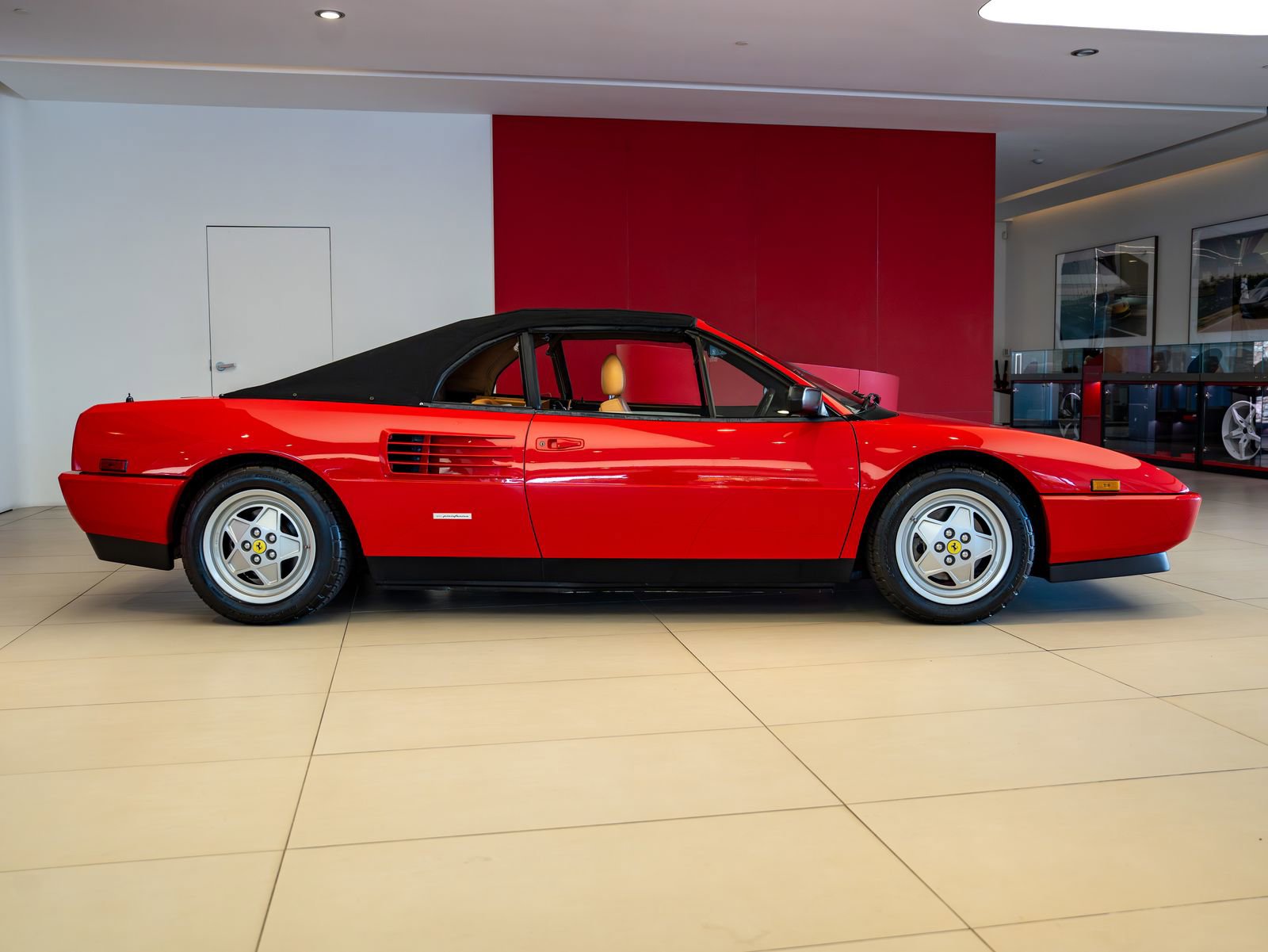 Used 1989 Ferrari Mondial T Cabriolet RWD image 36