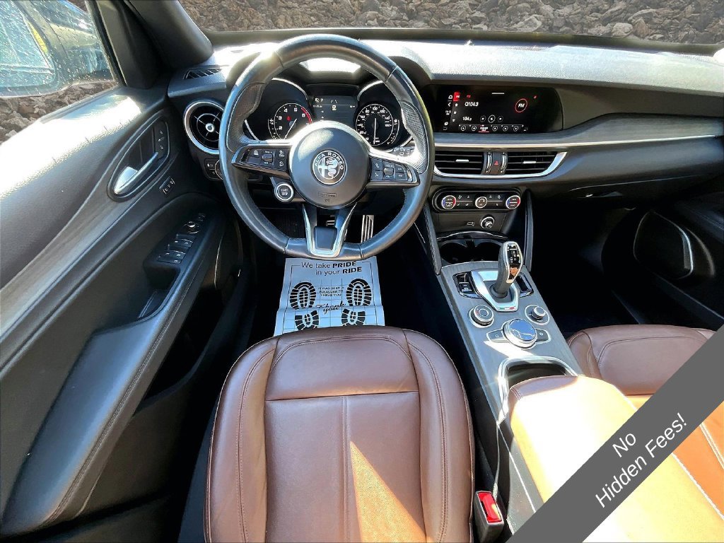 Used 2023 Alfa Romeo Stelvio Ti AWD/4WD image 5