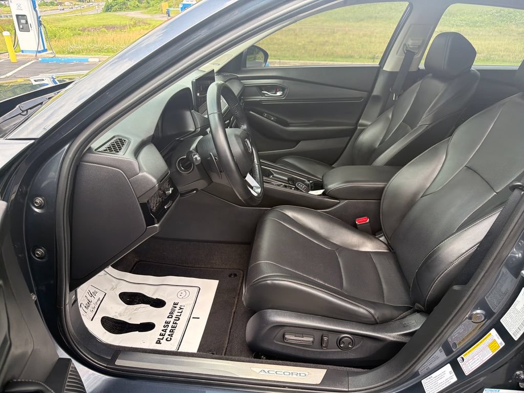 Used 2023 Honda Accord Touring image 14