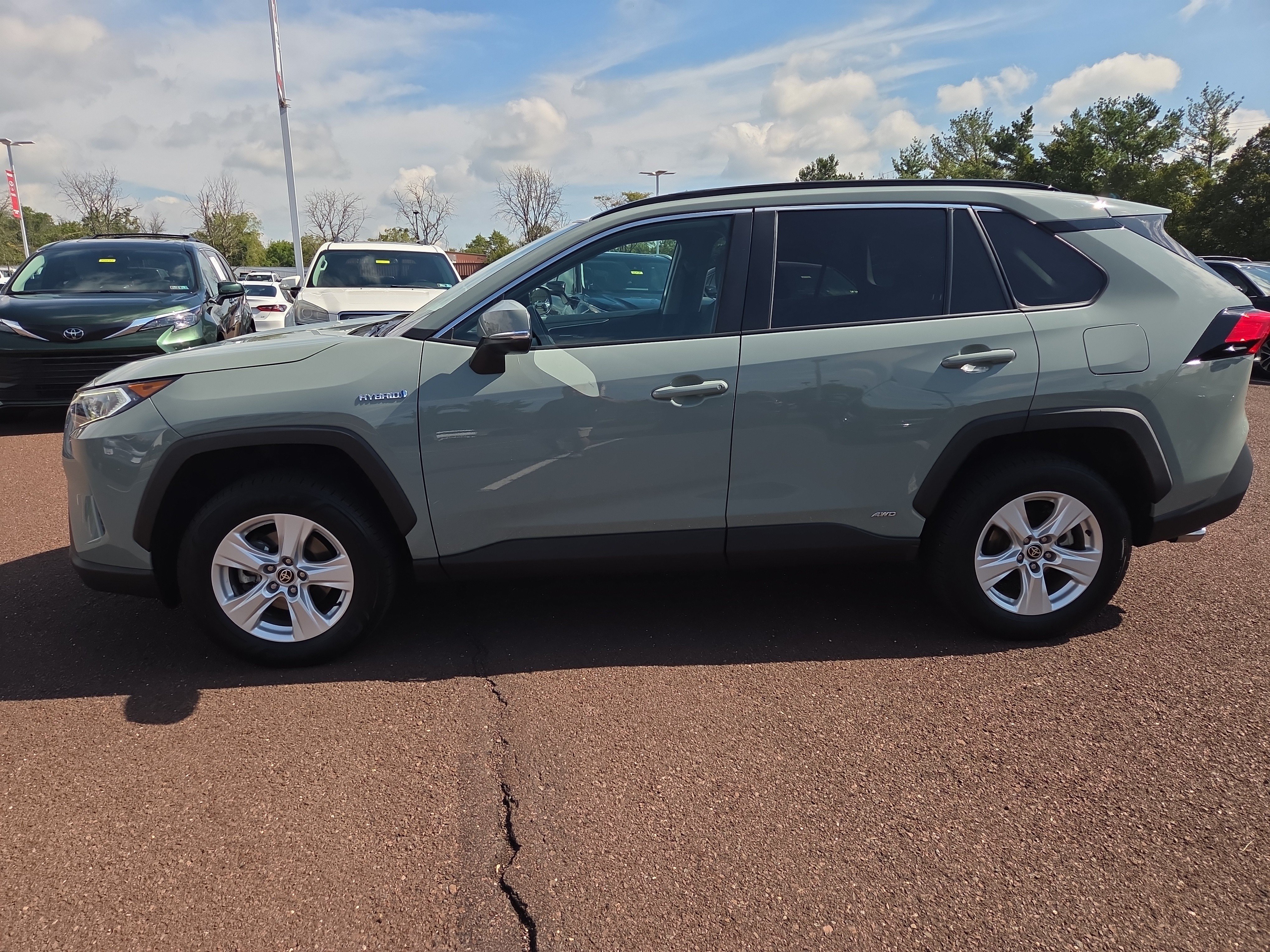 Certified 2021 Toyota RAV4 XLE w/ XLE Grade Weather Package AWD/4WD image 6