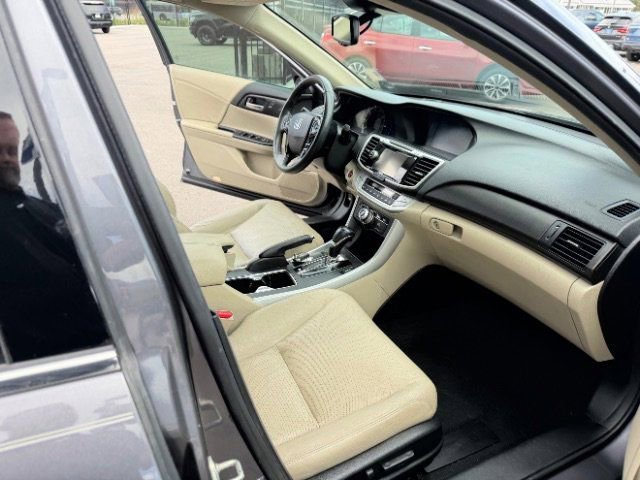 Used 2015 Honda Accord Touring image 30