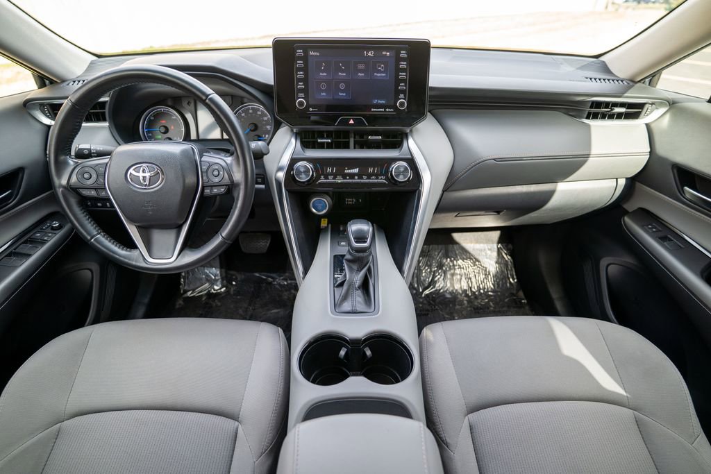Used 2022 Toyota Venza LE image 13