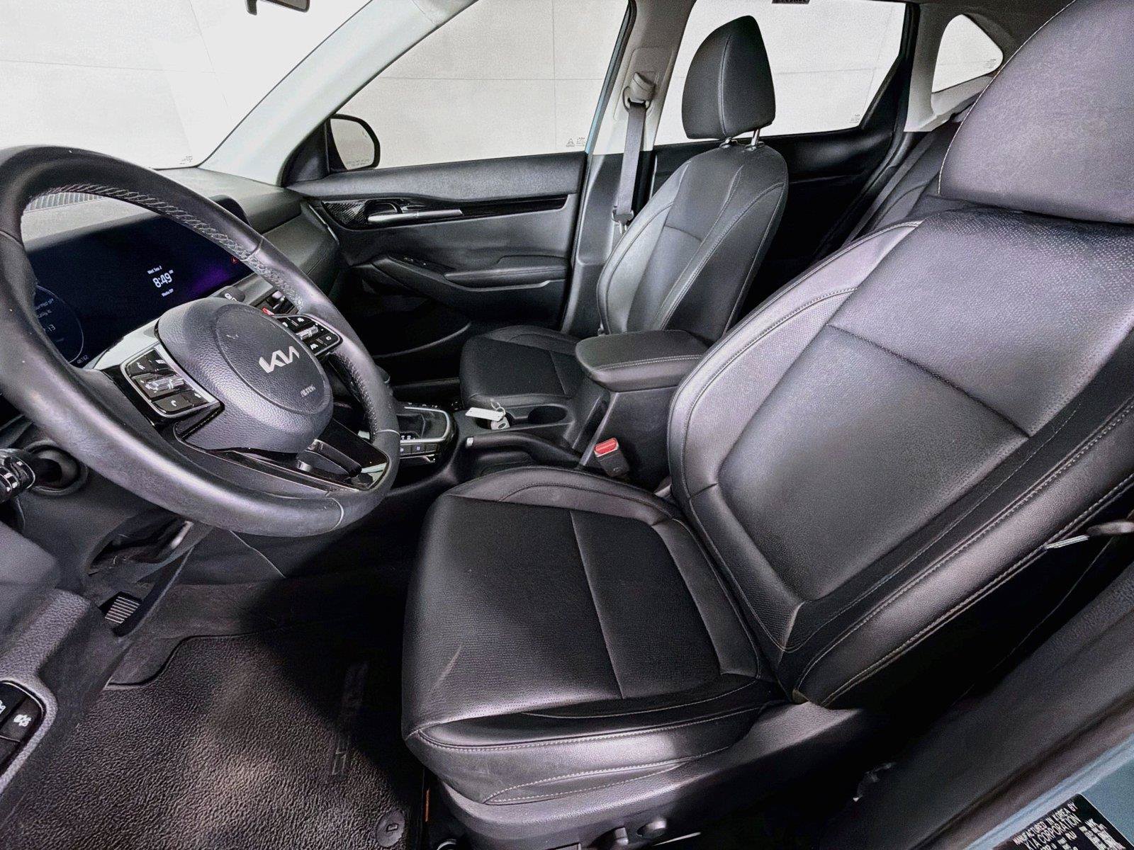 Used 2025 Kia Seltos EX AWD/4WD image 2