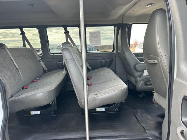 Used 2017 GMC Savana 2500 LS image 27