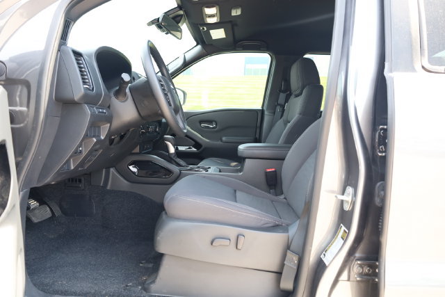 Certified 2023 Nissan Frontier SV w/ Midnight Edition Package AWD/4WD image 13