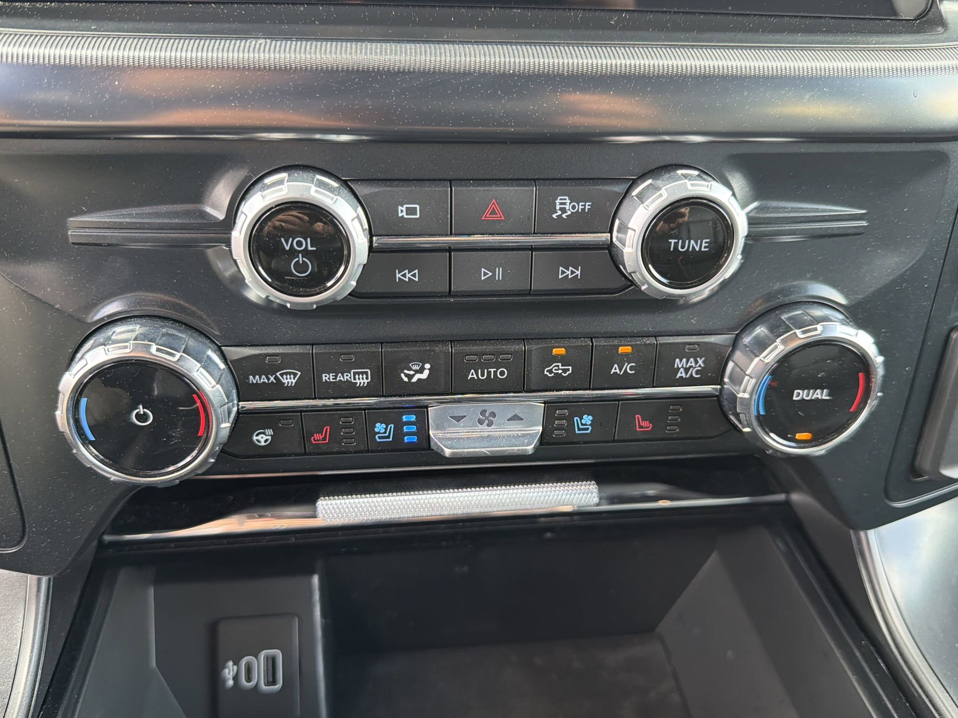 Certified 2025 Ford F150 Lariat w/ Equipment Group 501A Mid image 7